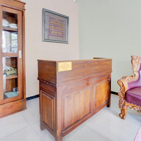 Oyo Life 93083 Nova Jaya 3 Homestay Syariah Lamongan Eksteriør billede