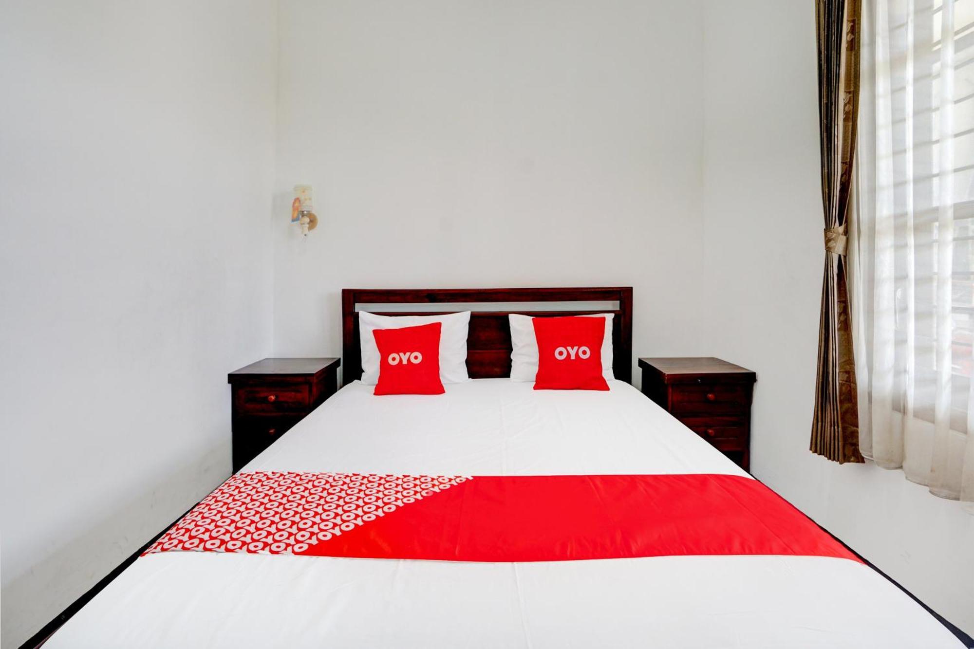 Oyo Life 93083 Nova Jaya 3 Homestay Syariah Lamongan Eksteriør billede
