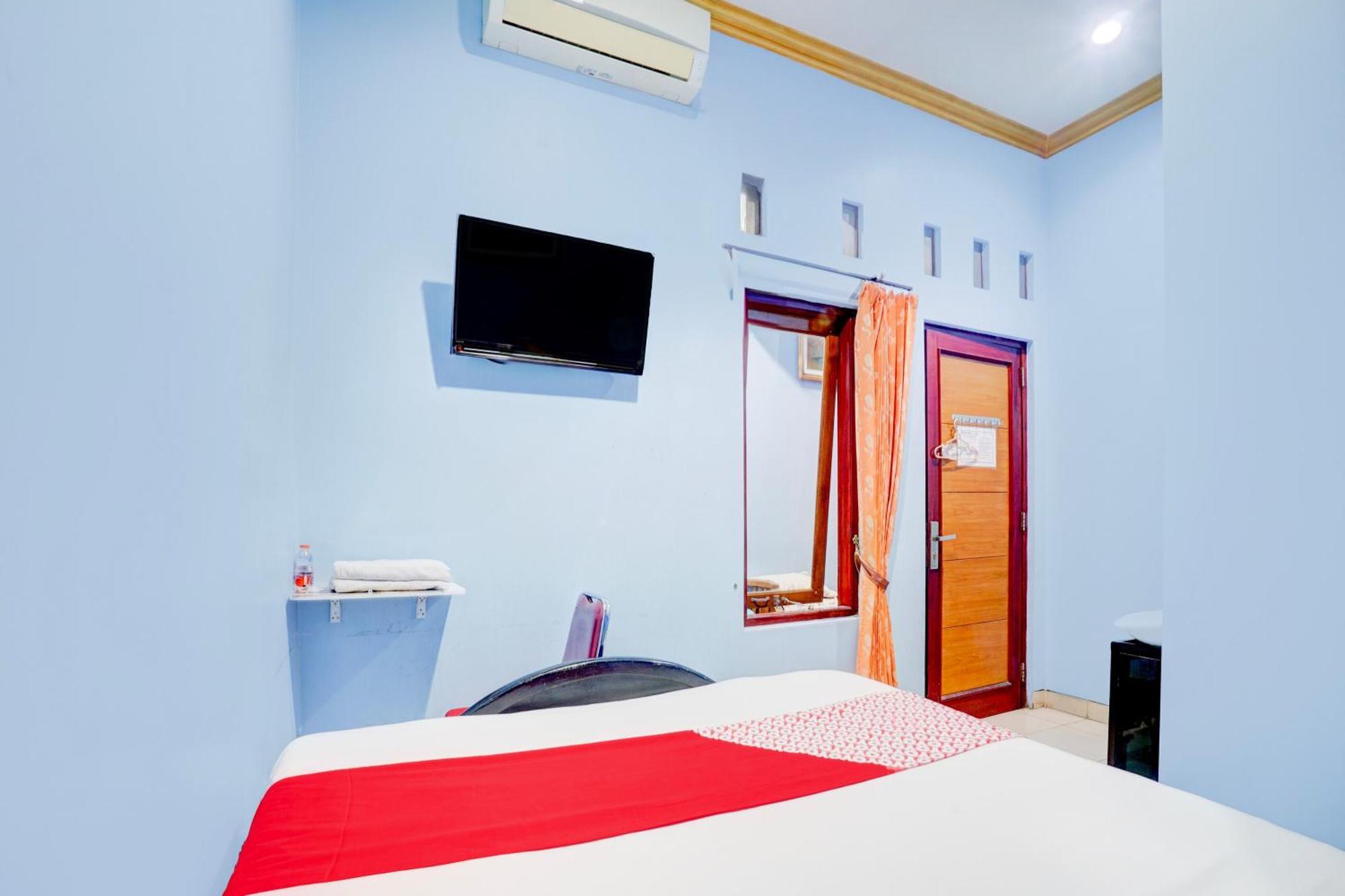 Oyo Life 93083 Nova Jaya 3 Homestay Syariah Lamongan Eksteriør billede