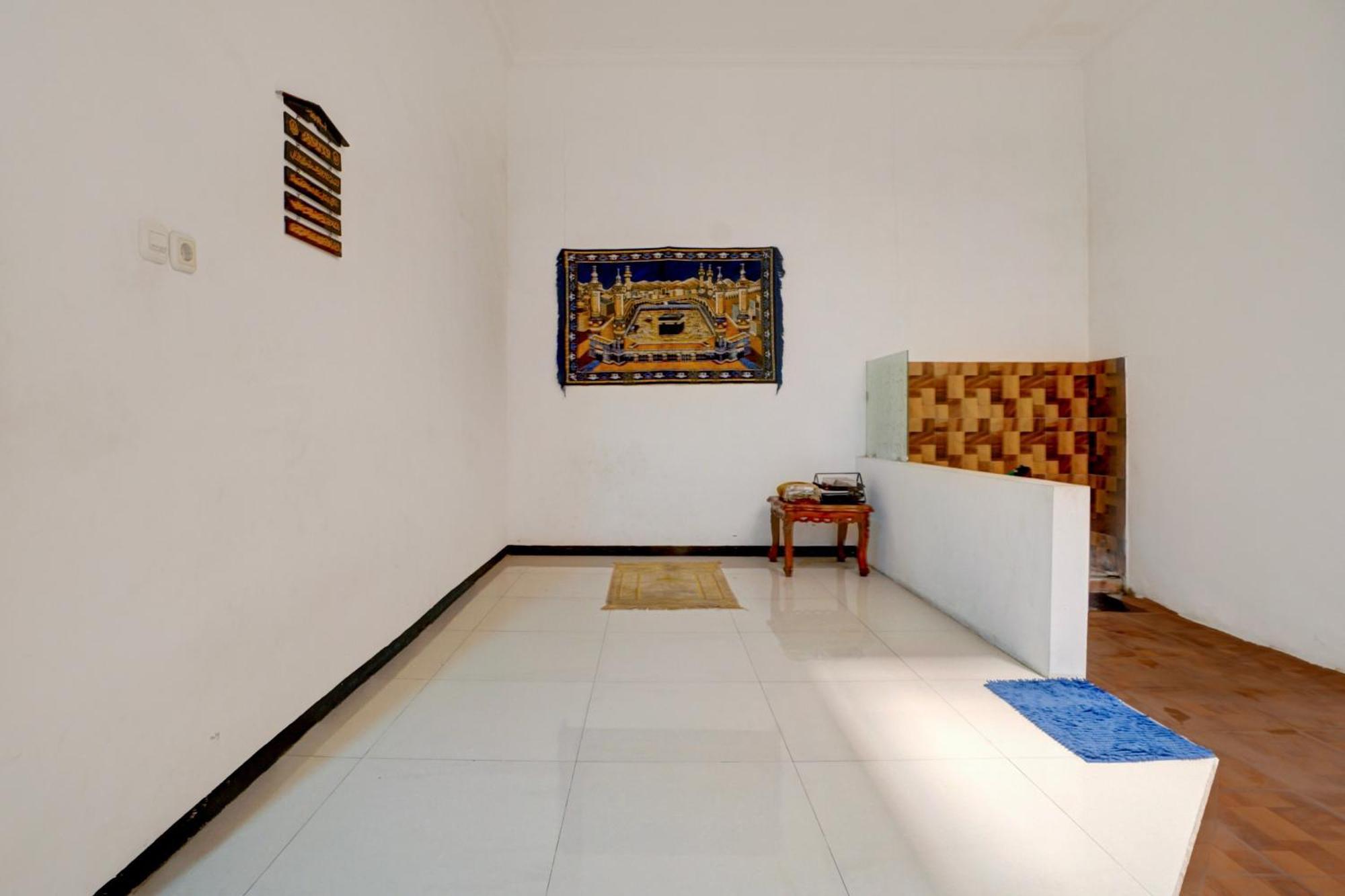 Oyo Life 93083 Nova Jaya 3 Homestay Syariah Lamongan Eksteriør billede