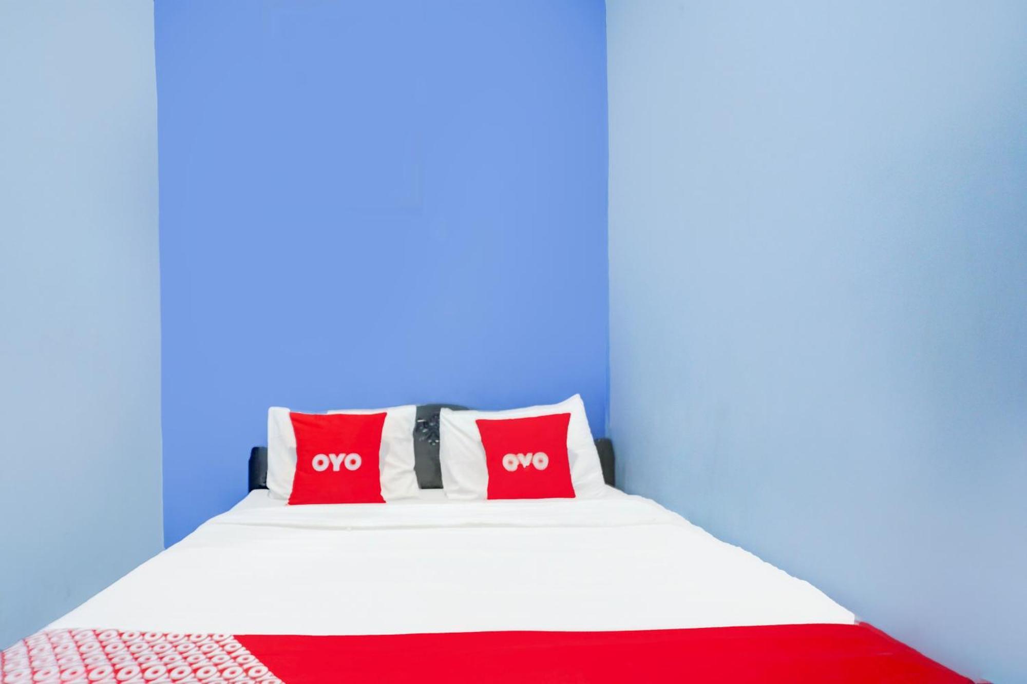 Oyo Life 93083 Nova Jaya 3 Homestay Syariah Lamongan Eksteriør billede
