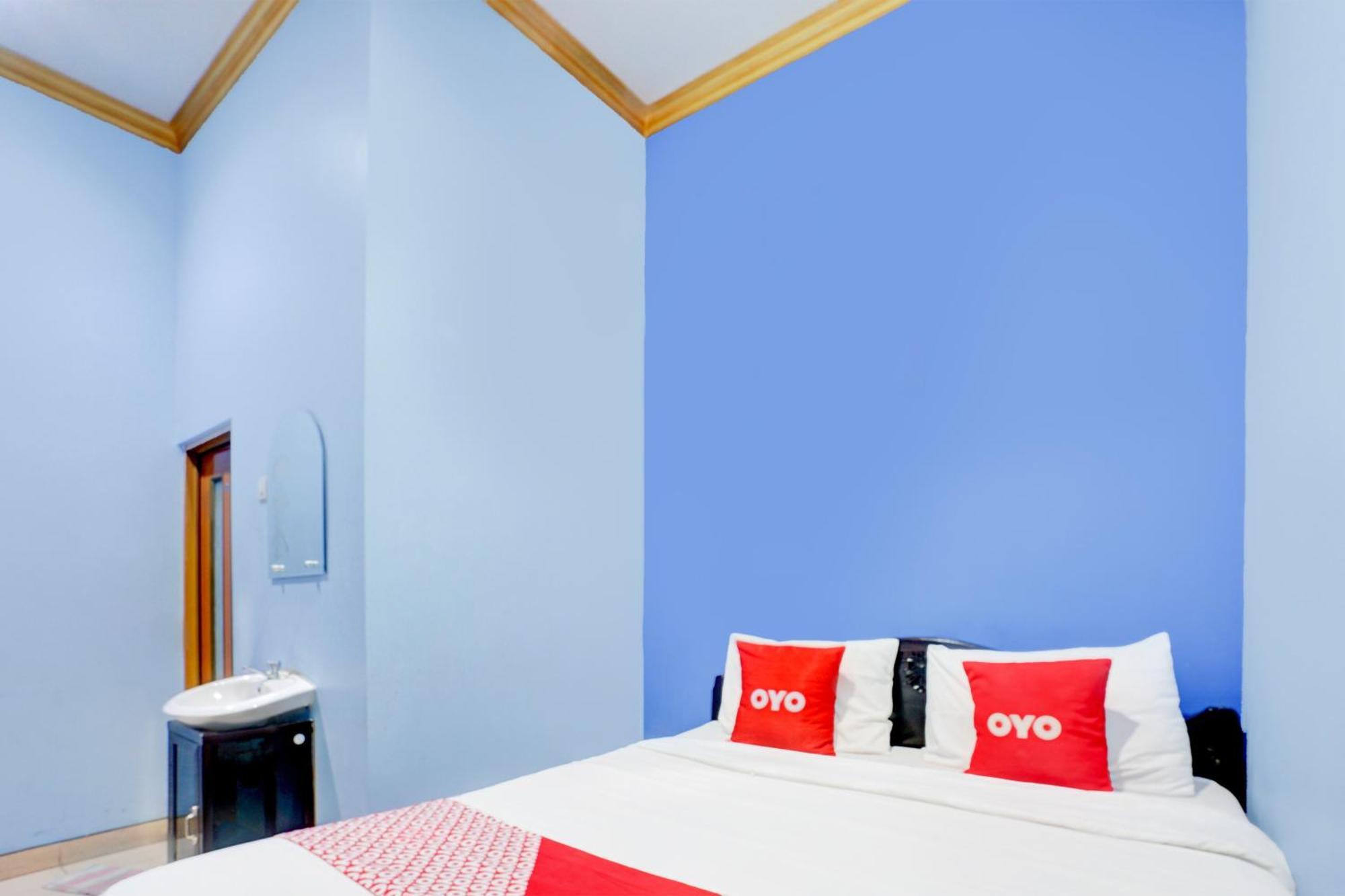 Oyo Life 93083 Nova Jaya 3 Homestay Syariah Lamongan Eksteriør billede